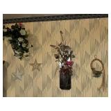 Wall d©cor lot: artificial floral wall