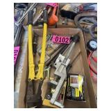 Box lot: bolt cutters, C-clamp vise, construction