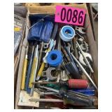 Box lot: assorted hand tools including chisels,