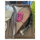 Box lot: Ceramic swhell dish and horn flask