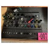 Drawer lot: assorted metric/SAE sockets in