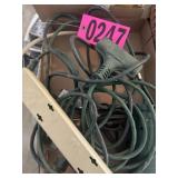 Box lot: extension cords and power strip