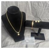 Gold toned set with artificial pearls and