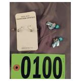 2 pairs of womens earrings