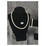 Vintage faux pearl necklace and bracelet