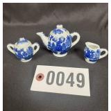 Vintage porcelain blue willow tea set w/ teapots