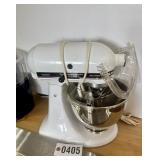 Kitchen Aid mixer w/ bowls & accessories