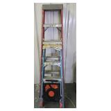 (1) 6ft fiberglass ladder, (1) 4ft fiberglass