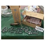 The Pampered Chef Easy Accent decorator & vintage