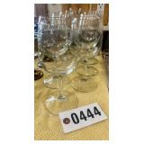 (9) Clear glass wine glasses