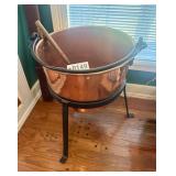 Lg antq copper kettle w/ stand & ladle