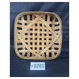 Woven splat basket with arched arm