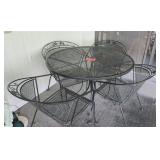 Iron mesh patio table and (4) chairs