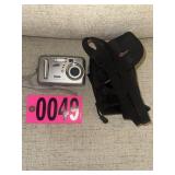 Kodak cx7430 mini camera w/case