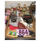 Flat of Music Pianos / Figurines