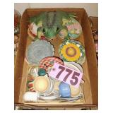 Flat of Mini Cups / Decor Plates / Frog