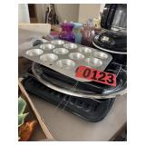 Aluminum Muffin Tin & Black Broiler Pans