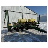 John Deere 7000 Planter - 8 Row