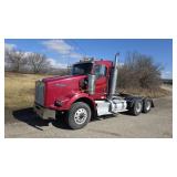 2015 Kenworth T800 Daycab Semi Truck
