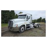 2012 Freighliner Cascadia Daycab Semi Truck