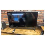 Insignia TV, 32 inch TV with remote