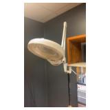 Magnifying bench light