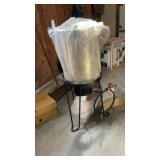 Turkey fryer. 30 quart pot and strainer basket