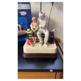 Musical figurine the runaway send in the clowns