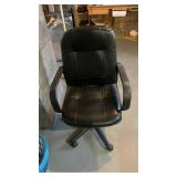 Rolling office chair in good condition