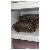 Iron lamb mold