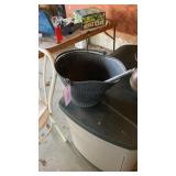 Metal tin with scoop