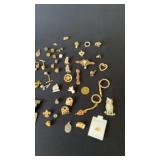 Large lot of menï¿½s tie tacks, cufflinks and