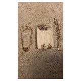 Set of jewelry, including necklace bracelet, snap