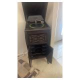 National Harnonola victrola, with several record