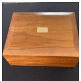 Wood jewelry/keepsake box 11x9x4 felt lined
