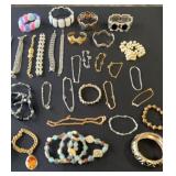 Large lot of womenï¿½s bracelets, including an