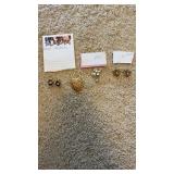 Assortment of vintage jewelry, including brooch,