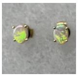 14 karat opal stud earrings 1.4 GR