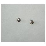 14 karat diamond pierced earrings approximate