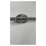 14 karat gold 7 small diamond band 2.4 GR