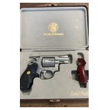 Lady Smith, Smith & Wesson SPL .38 with extra