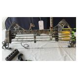Matthews compound bow with 6 arrows in soft