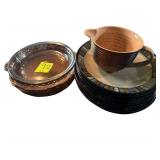 Pyrex Pie Plate Holder w/ 3 Pyrex Pie Dishes - Set of Plates