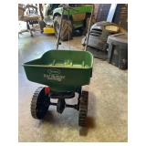 Scotts Turf Builder mini Seeder
