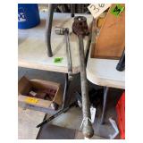 28 Inch Manual Threader and 19 Inch Breaker Bar