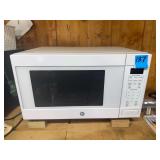 GE Microwave Like New