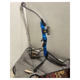 Cobra Compound Bow and Arrows with Sights 30 to 40 Pound Pull