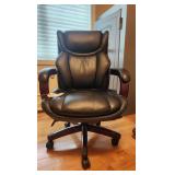 Lazy Boy, Leather Rolling office Chair, Beautiful Condition