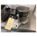 Cuisinart Waffle Maker - Model WAF-F20 - 120V