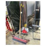 4 Push Brooms 2 Dust Pans